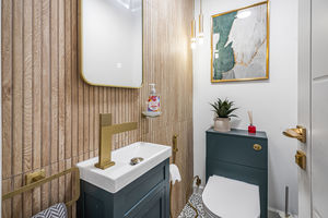 Cloakroom- click for photo gallery